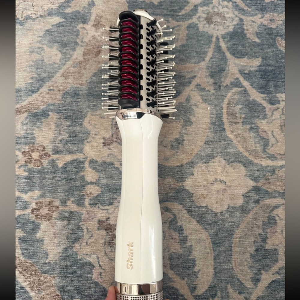 Like new Shark HT202 SmoothStyle Heated Comb + Blow Dryer Brush